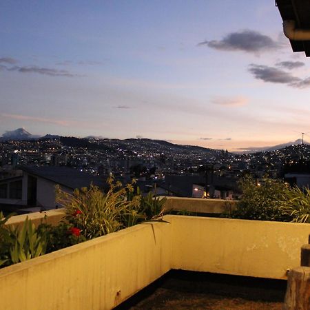 Appartamento Casa De Tulia Quito Esterno foto