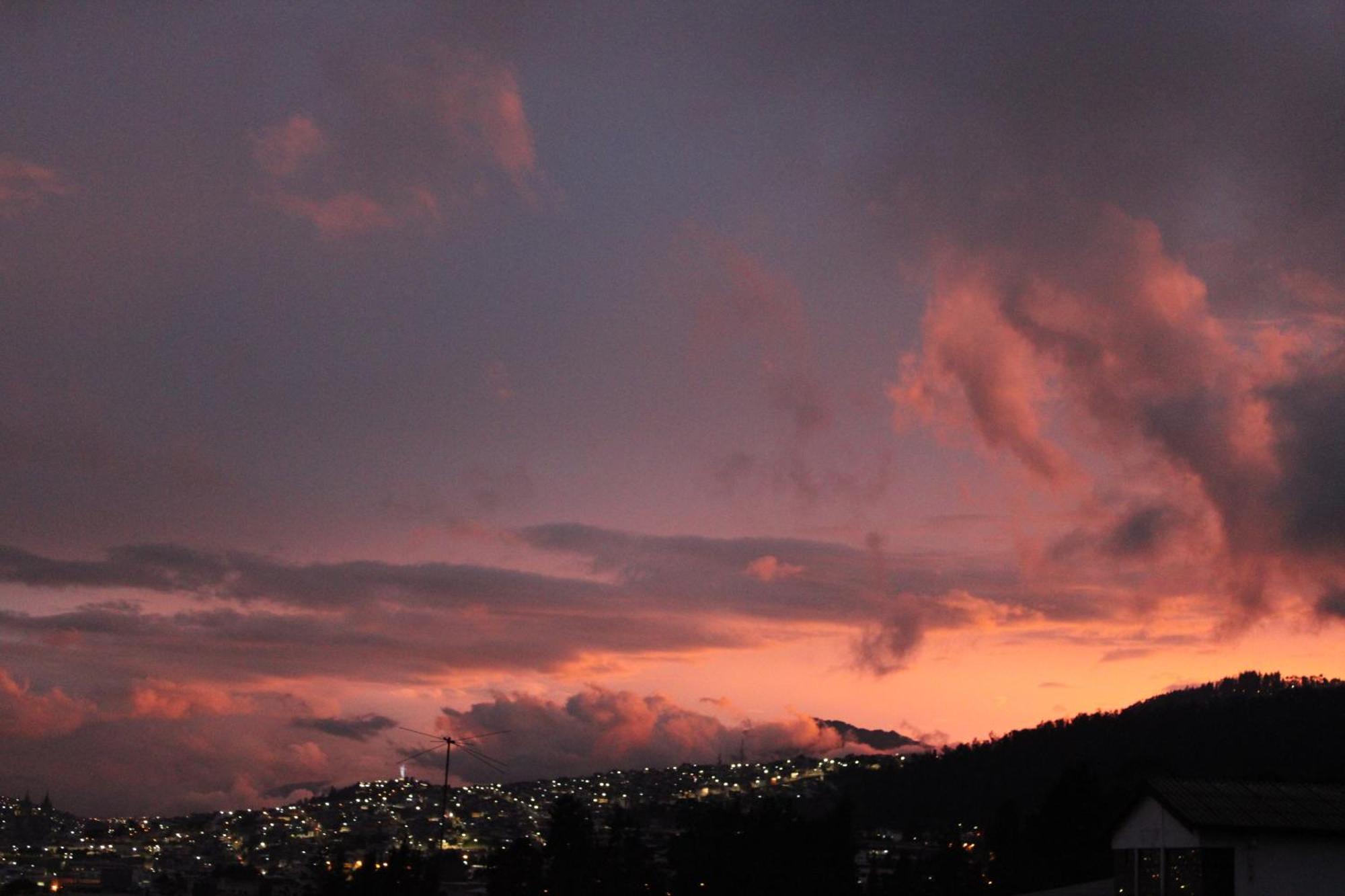 Appartamento Casa De Tulia Quito Esterno foto
