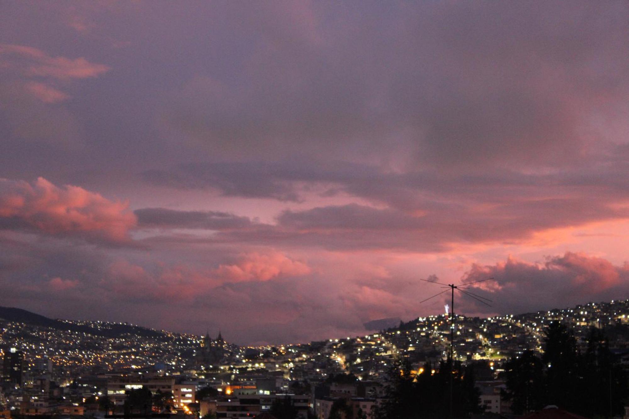 Appartamento Casa De Tulia Quito Esterno foto