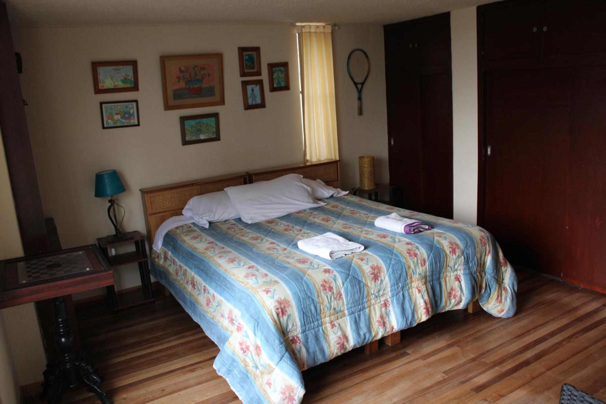 Appartamento Casa De Tulia Quito Esterno foto